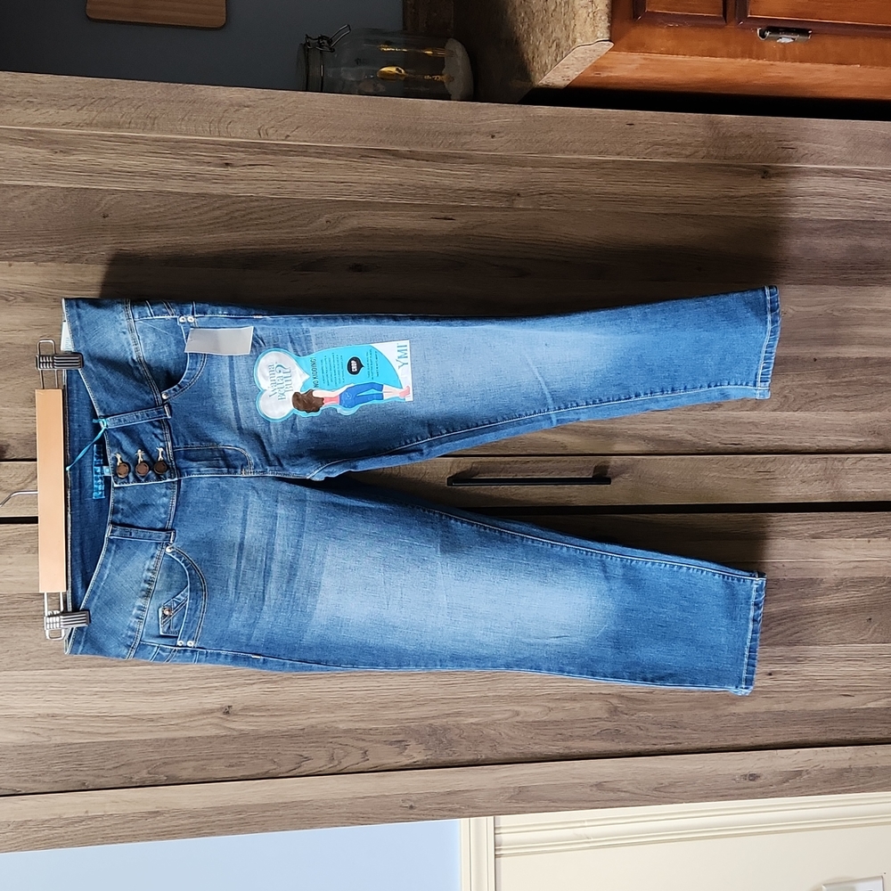 NWT YMI Crop sz 11